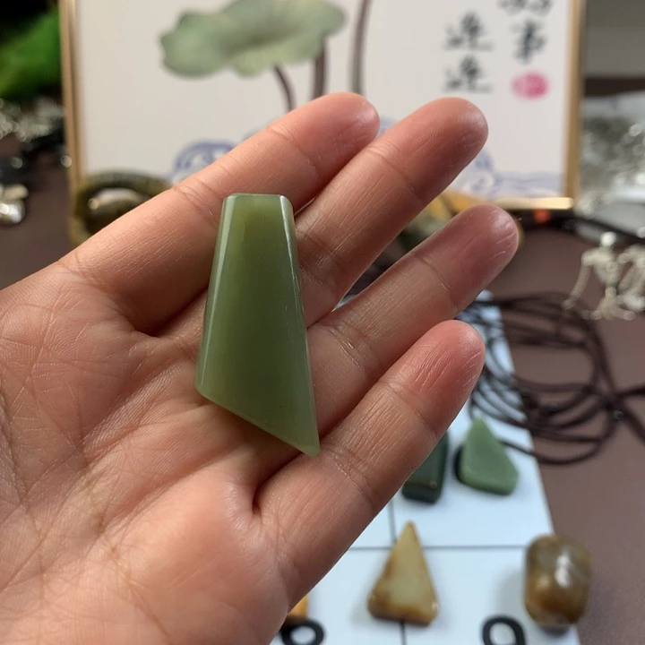 和田玉（糖玉）未镶嵌颈饰