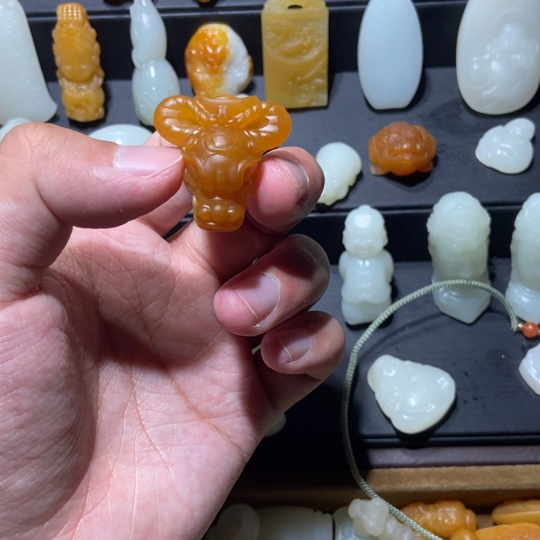 用***4颈饰未镶嵌和田玉