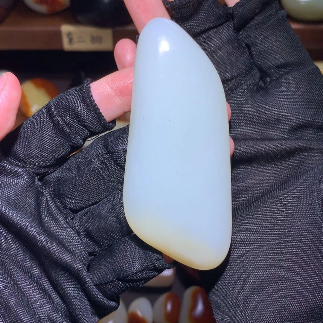 美***来和田玉未镶嵌颈饰