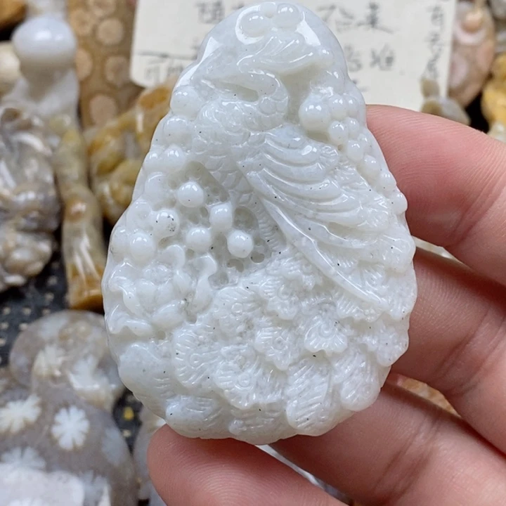 颈饰未镶嵌硅化珊瑚（珊瑚玉）