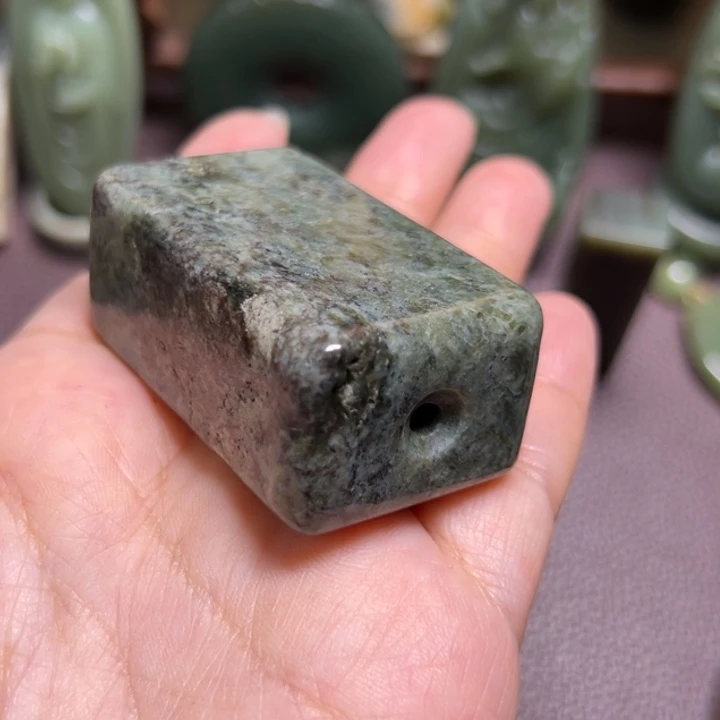 颈饰未镶嵌岫岩河磨玉（透闪石质玉）
