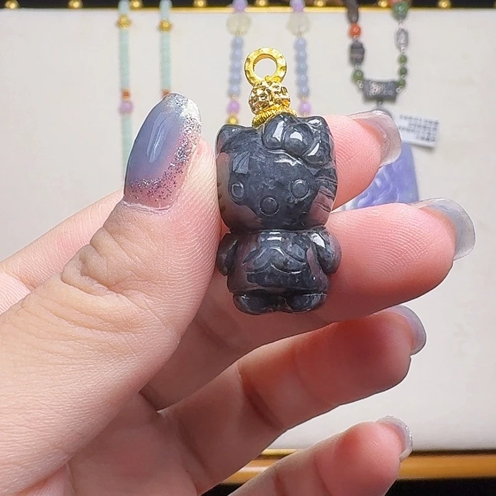 翡翠未镶嵌颈饰凯蒂猫