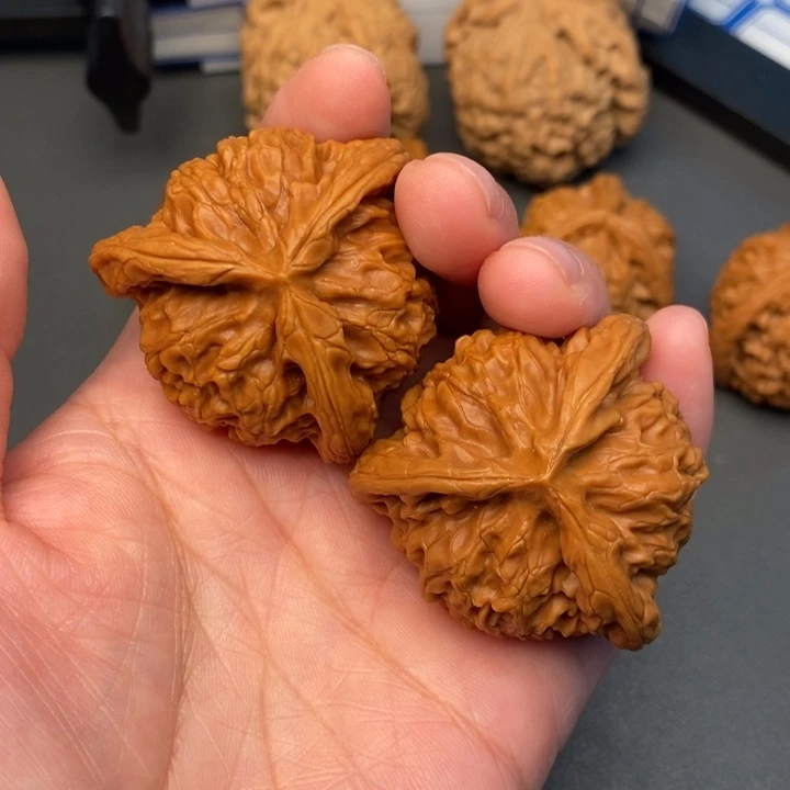 文玩核桃吊坠M****a核桃