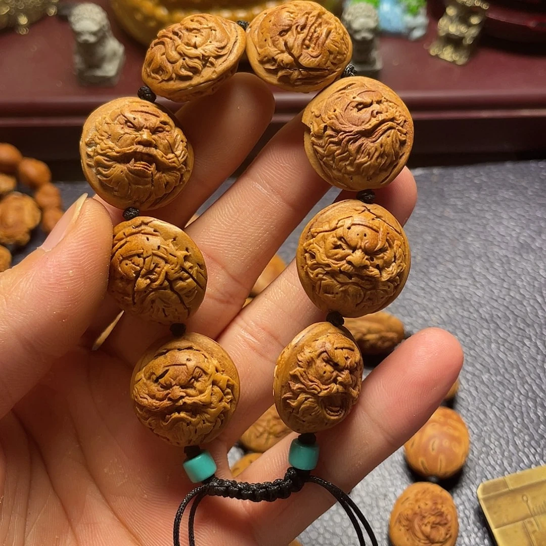 大桃核雕刻瑕疵钟馗头