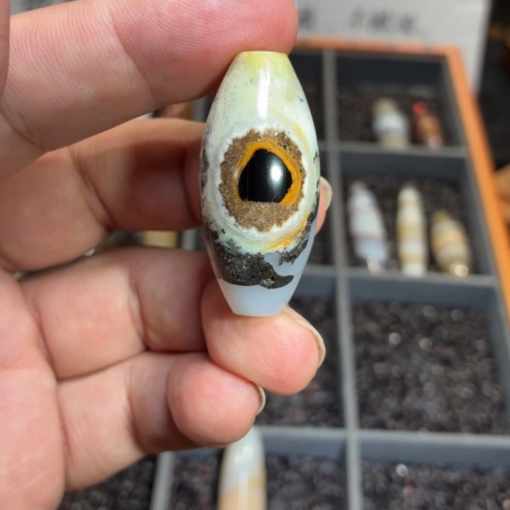 宗***施玛瑙/玉髓散珠101