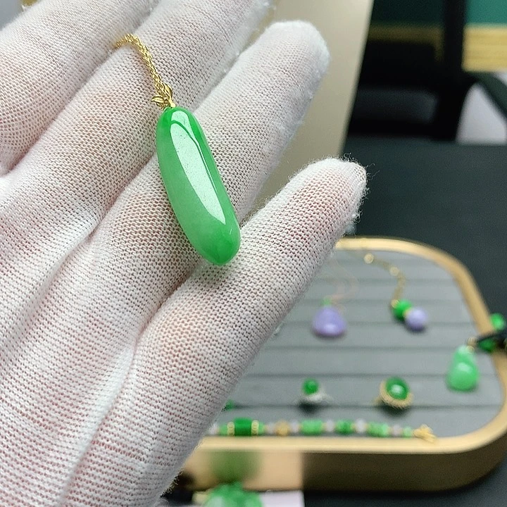 翡翠18K金镶嵌颈饰 翡翠18K金镶嵌项链吊坠