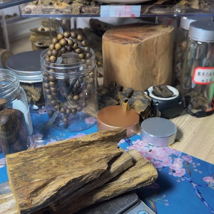 木浮*金沙叶大块料86克。