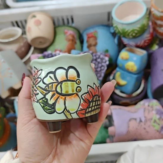 当场拍满15元发货不凑不发，花盆盆口不方不圆有针孔黑点是正常的，