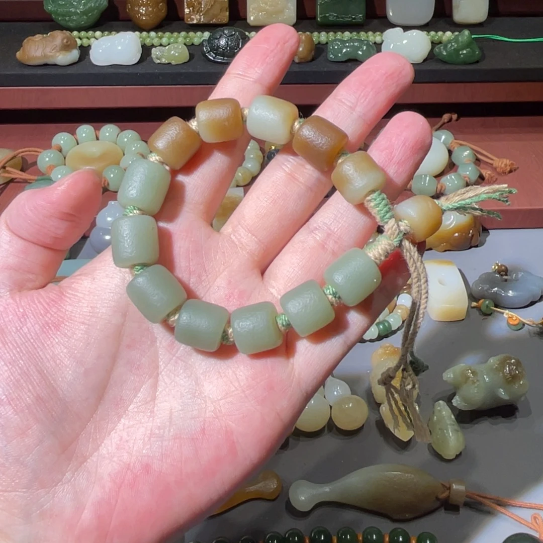 s***i和田玉未镶嵌颈饰