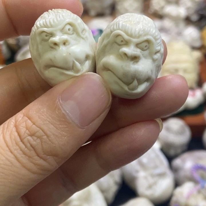 配饰鹿角雕刻一个福利出
