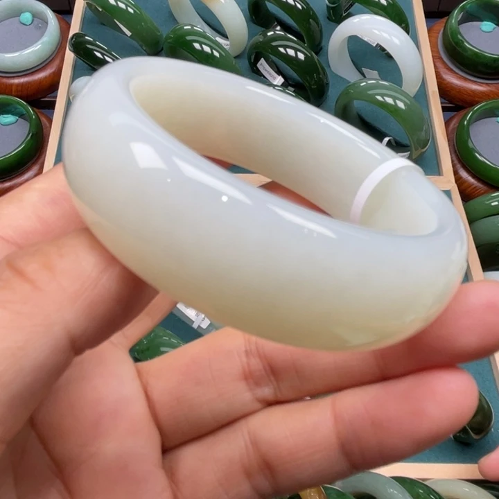 未镶嵌手镯和田玉