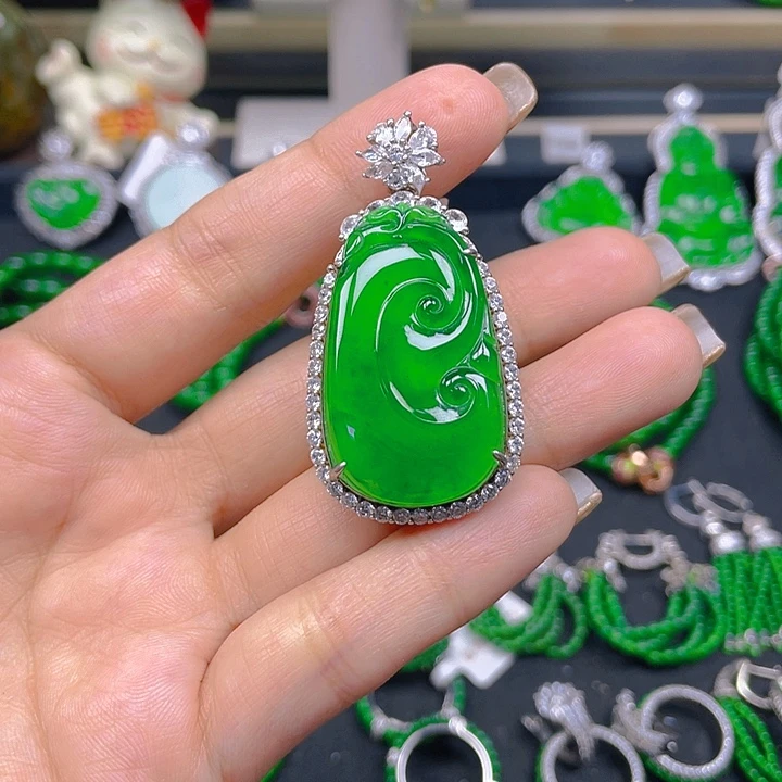 翡翠未镶嵌颈饰翡翠如意