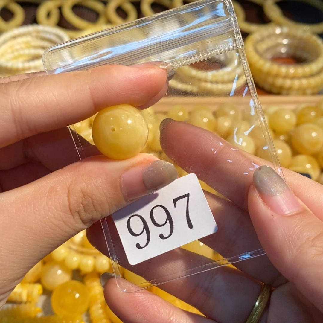 未镶嵌琥珀珠宝奇石997