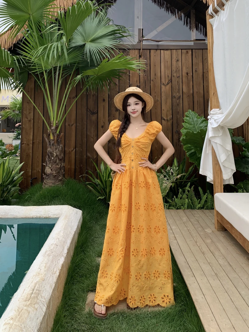 微胖mm度假风法式显瘦镂空刺绣软妹裙女夏季气质收腰连衣裙女装