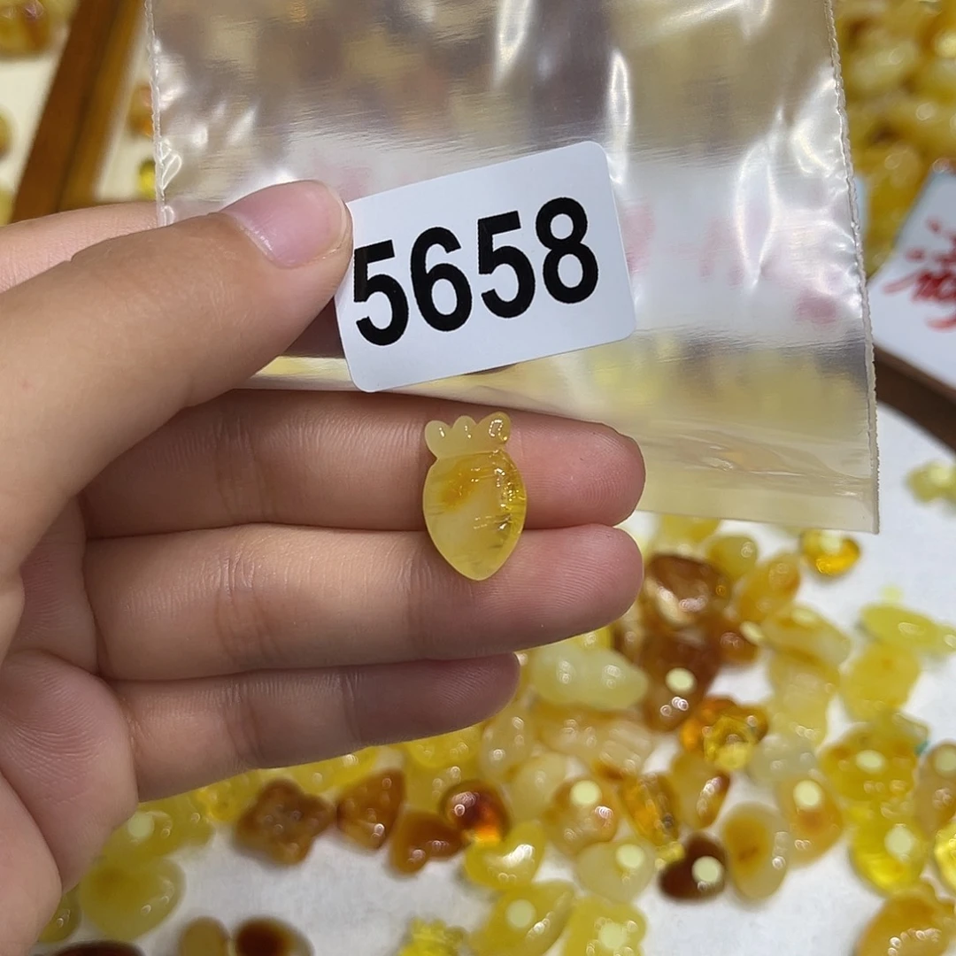 琥珀未镶嵌珠宝奇石
