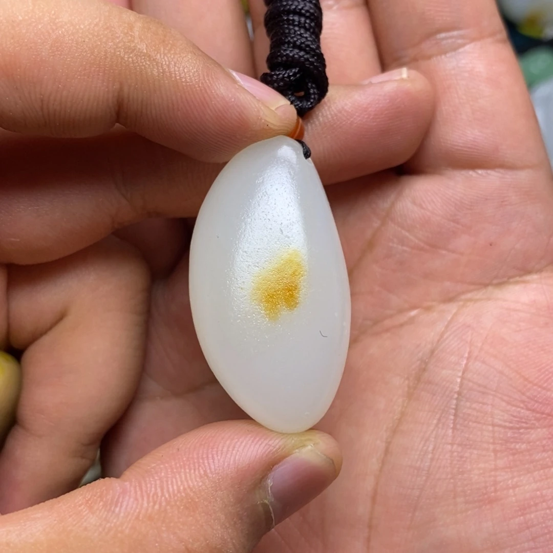 茅***哥颈饰未镶嵌和田玉