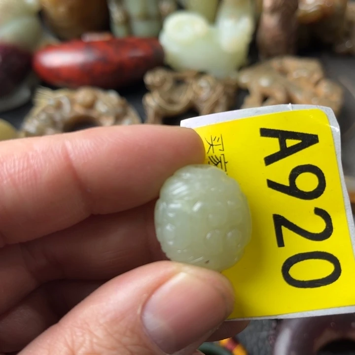 和田玉颈饰未镶嵌咖**子