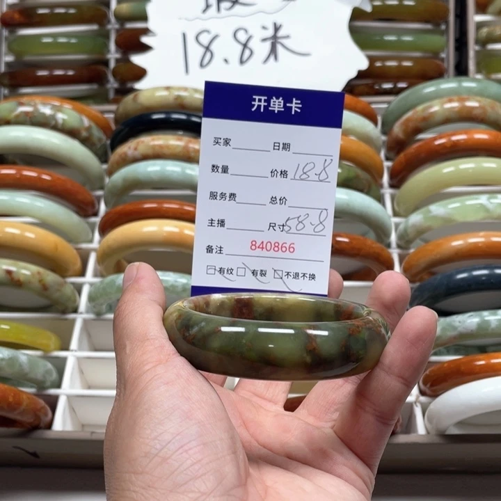 蛇纹石玉手镯未镶嵌十****言