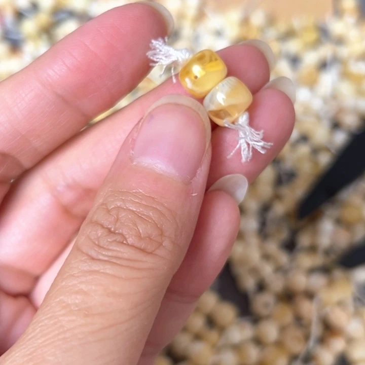 蜜蜡未镶嵌裸石8.3mm一对