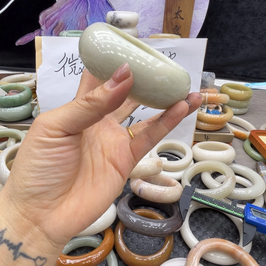 *****石英质玉未镶嵌手镯