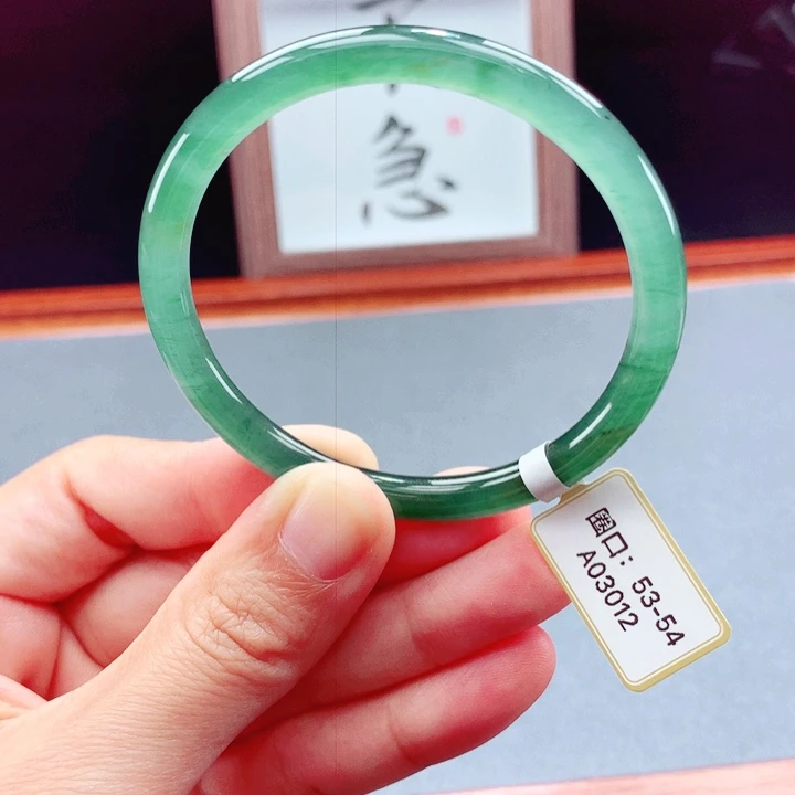 未镶嵌手镯翡翠圆镯