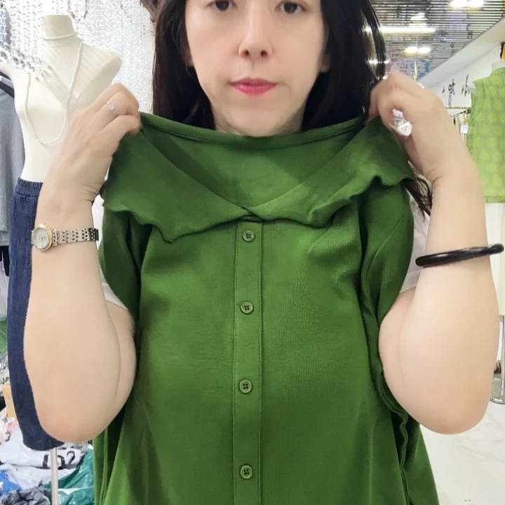 羊羔毛棉秋香绿荷叶边上衣