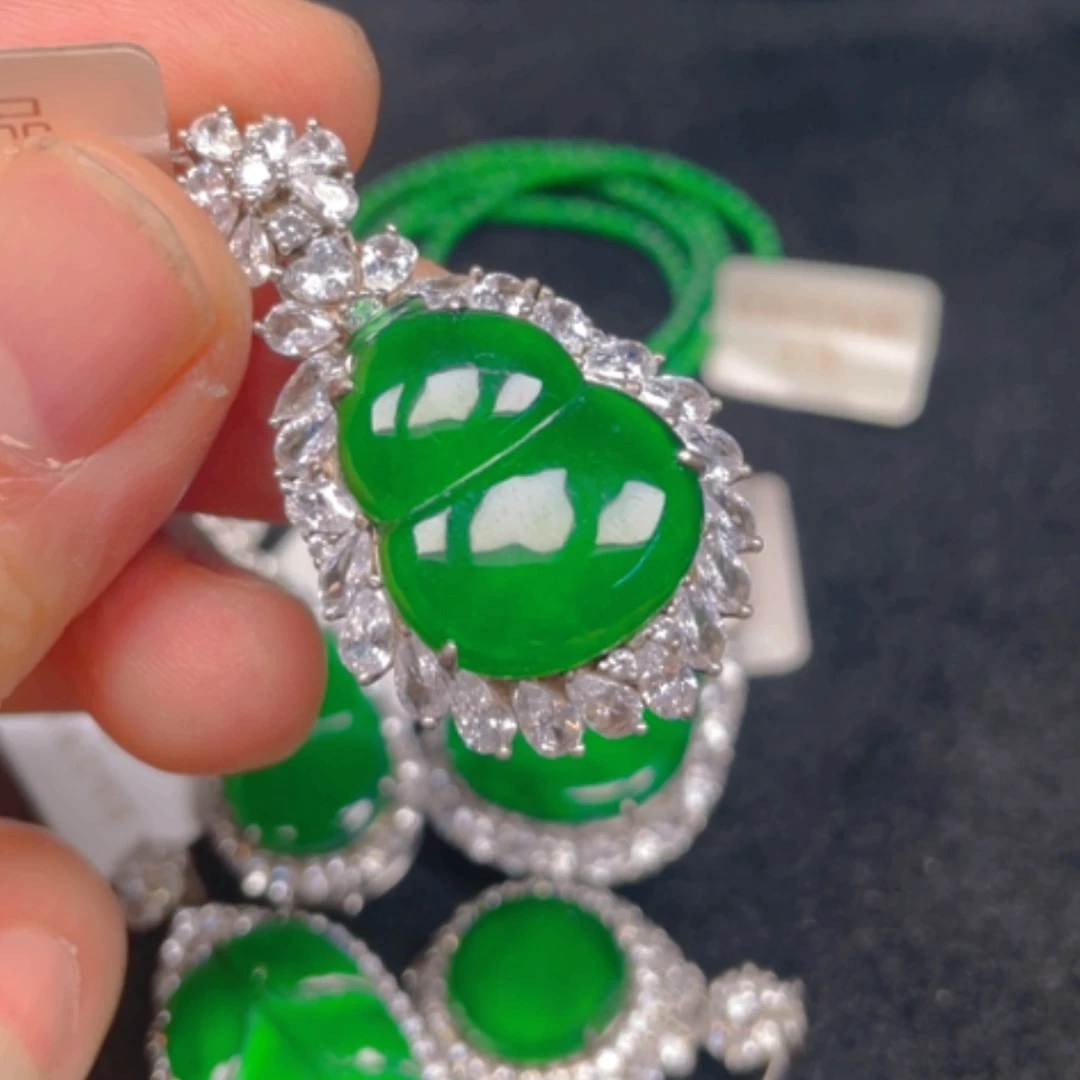 【闪购商品】颈饰银S925镶嵌翡翠吊坠