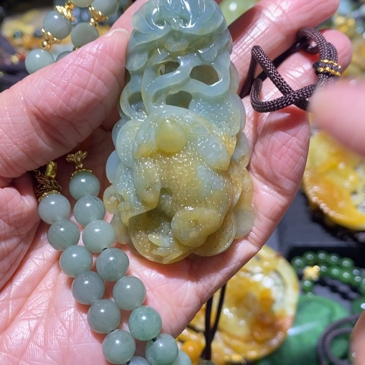 蛇纹石玉岫玉吊坠未镶嵌