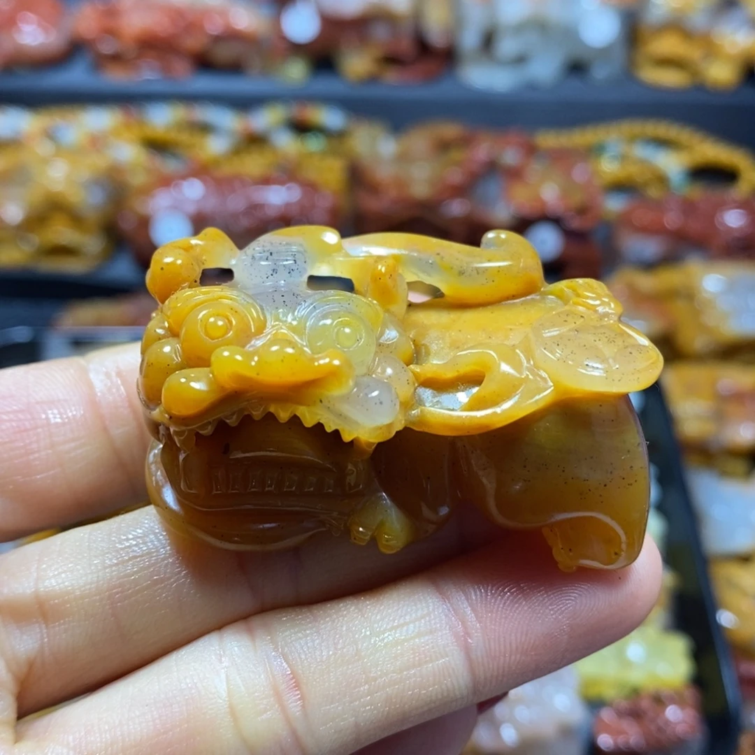 石英质玉（黄龙玉）未镶嵌颈饰