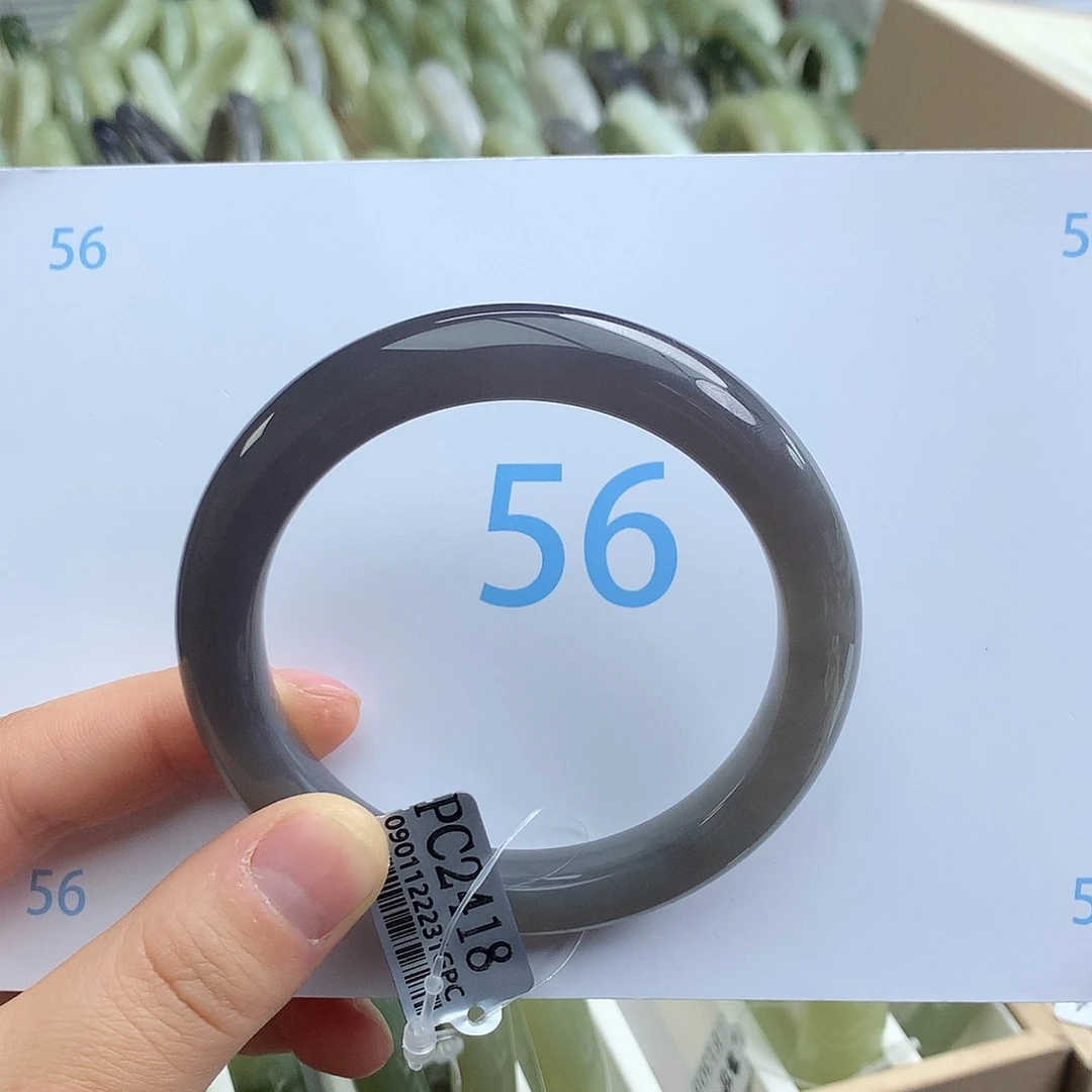 青***柔和田玉未镶嵌手镯