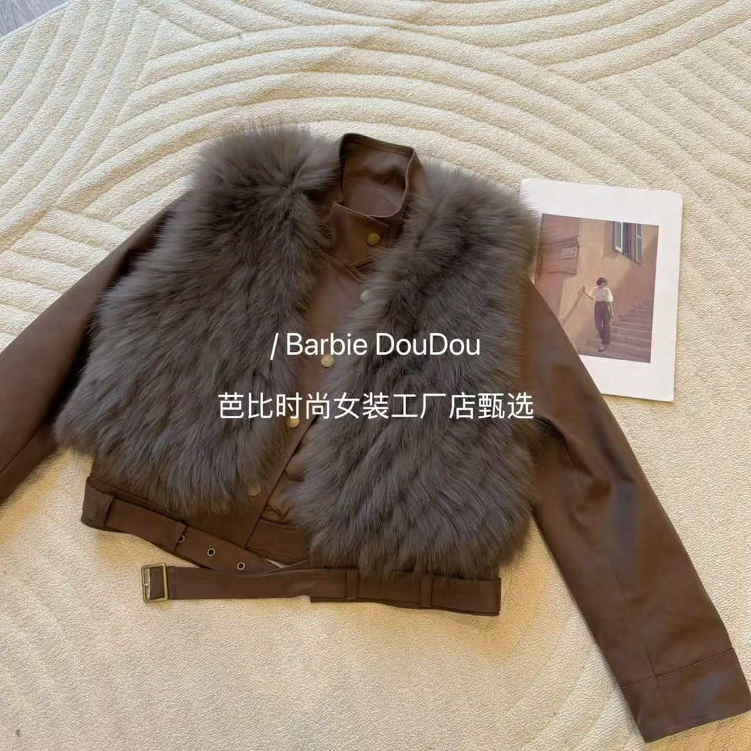 豆子推荐【千金衣橱】80102 冬季短款两件套狐狸毛白鹅绒外套气质
