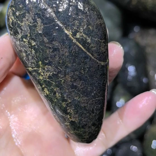 星***卡有机玻璃藏玉药王石原石一个