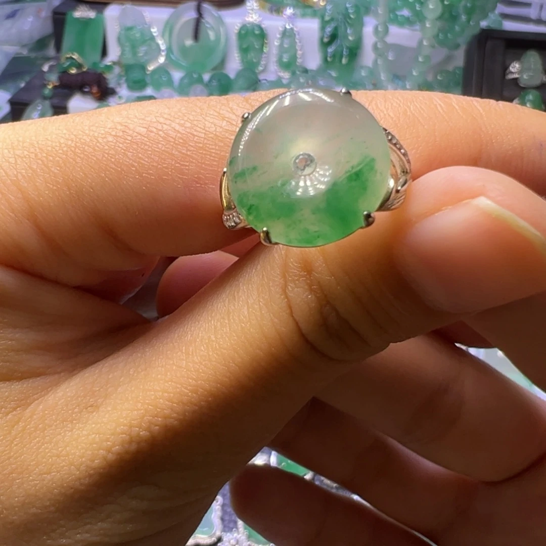 石英质玉（非洲翠）未镶嵌颈饰