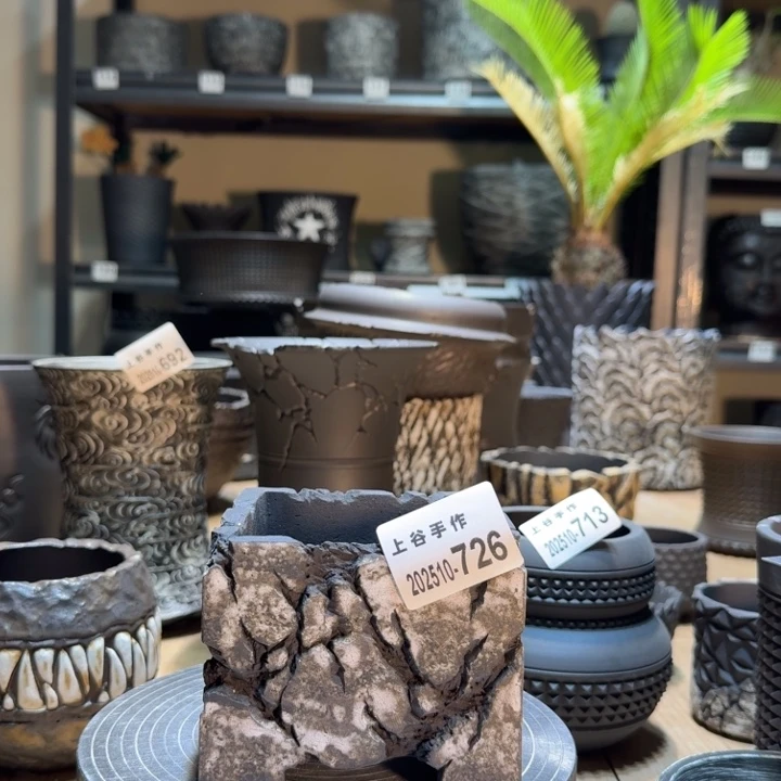 黑陶内口8.5高8.1无釉方盆