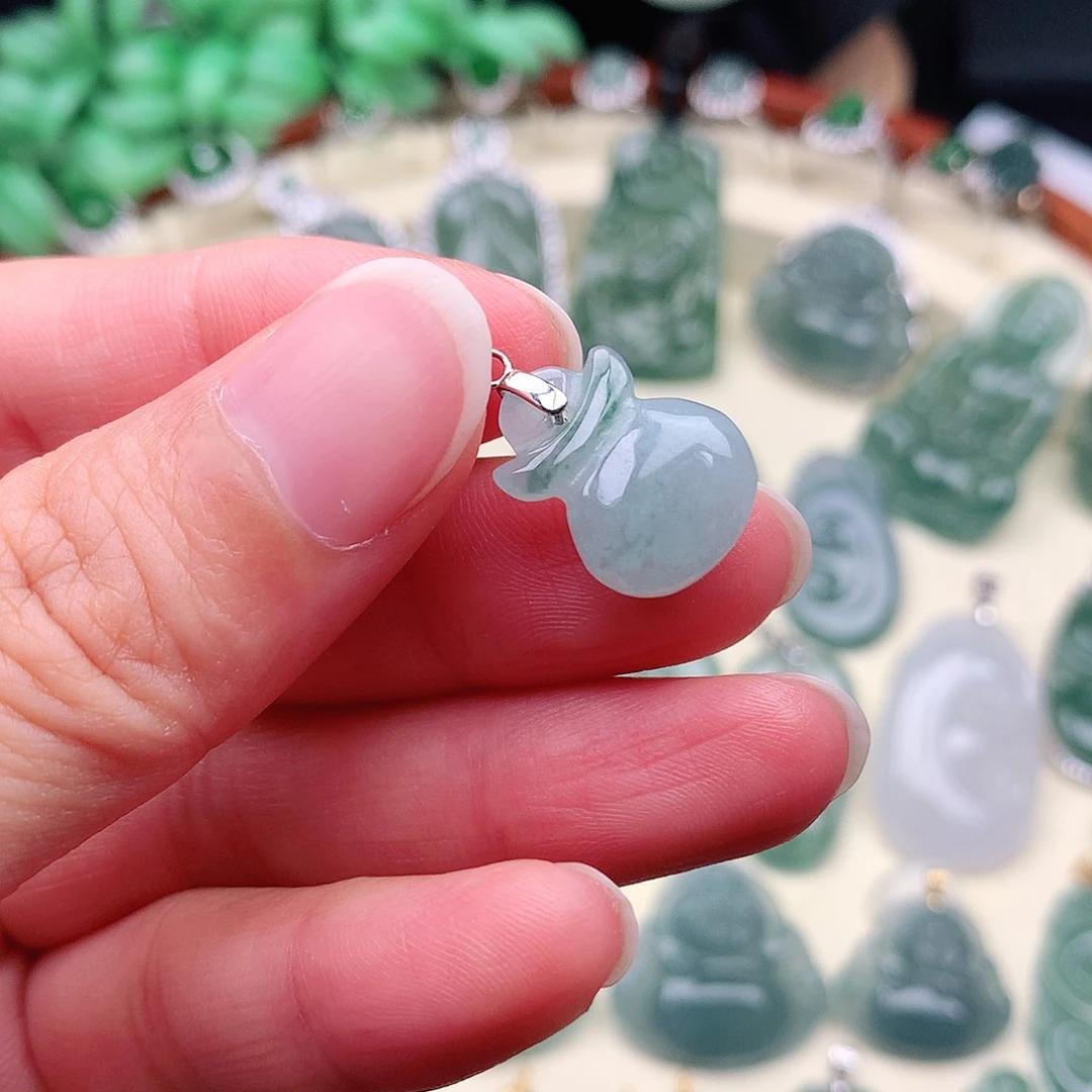 翡翠未镶嵌颈饰吊坠