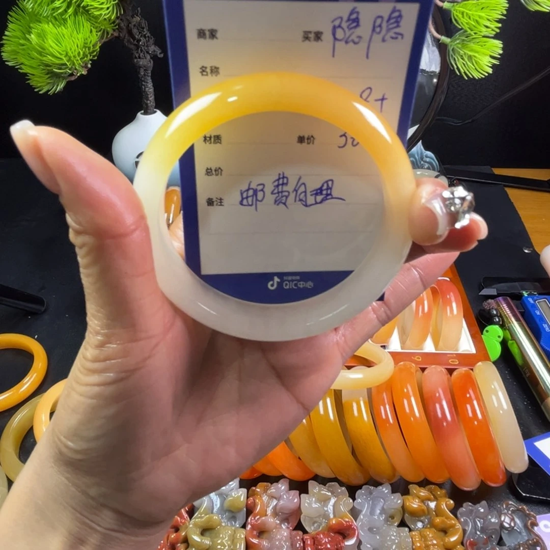 石英质玉手镯未镶嵌隐*丶