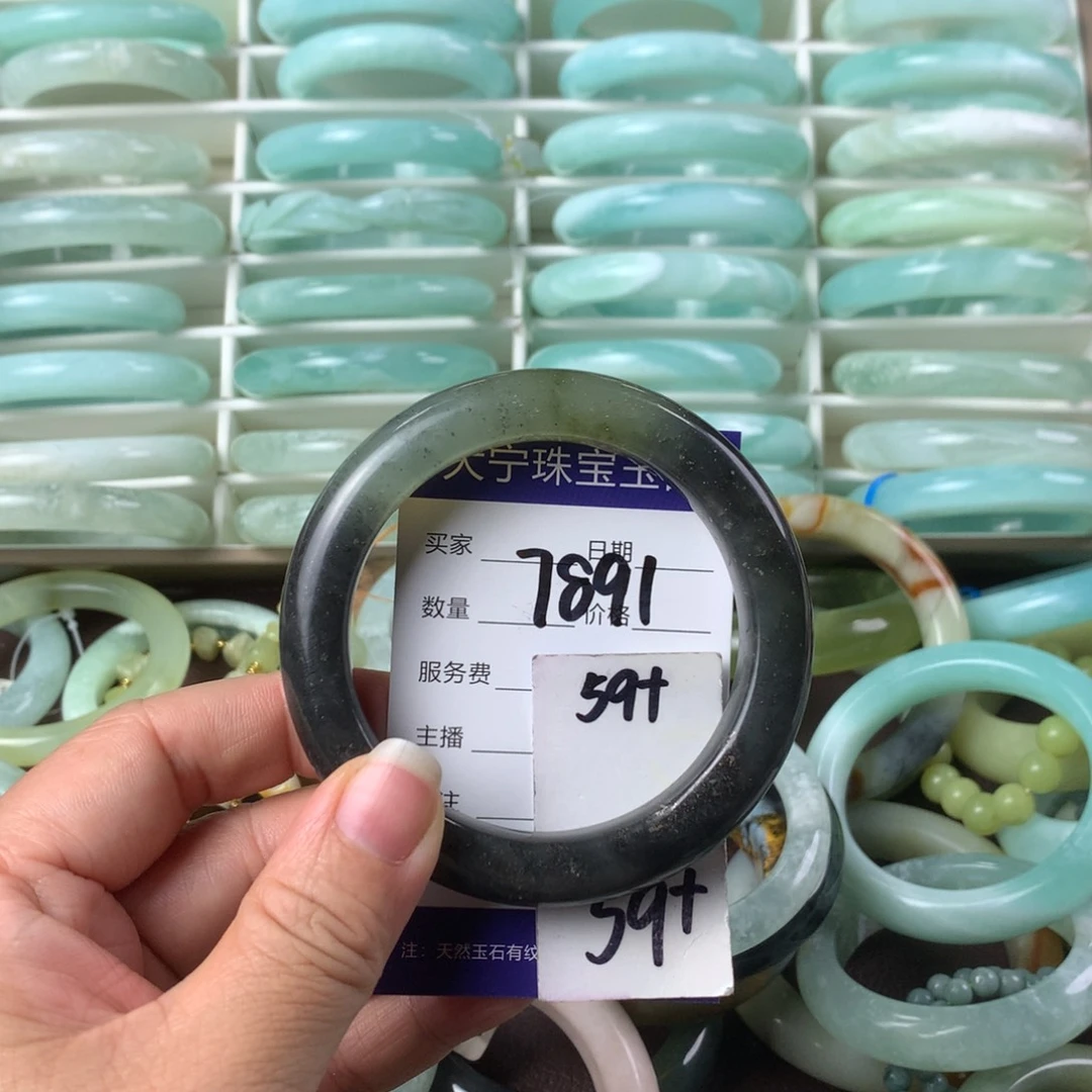蛇纹石玉手镯未镶嵌7891