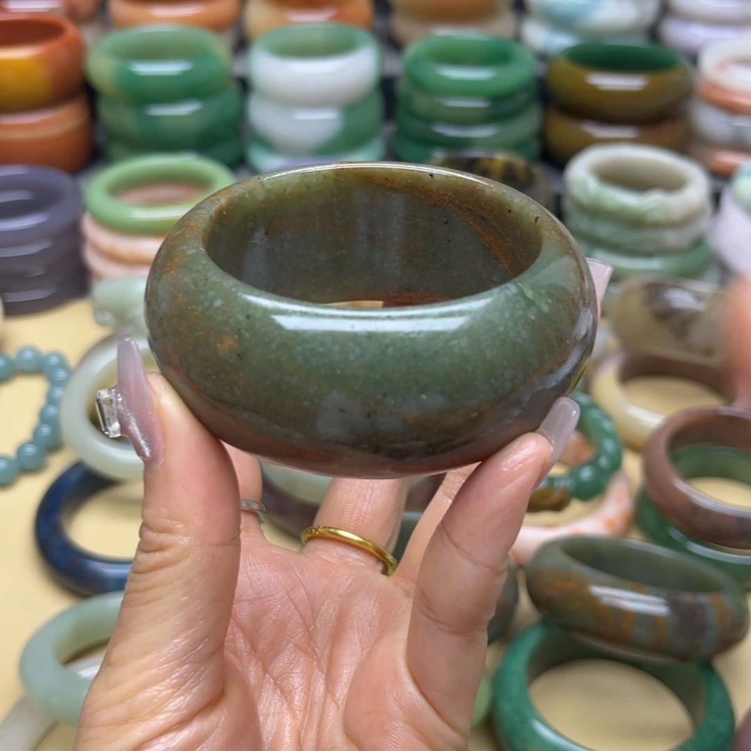 石英质玉手镯未镶嵌高****牛不退