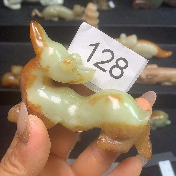 日***笑和田玉未镶嵌颈饰