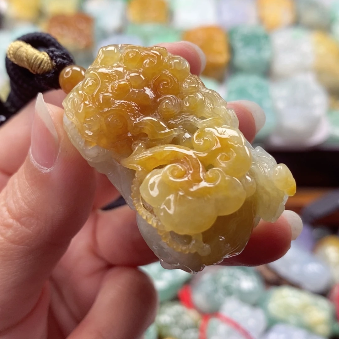 翡翠未镶嵌颈饰貔貅