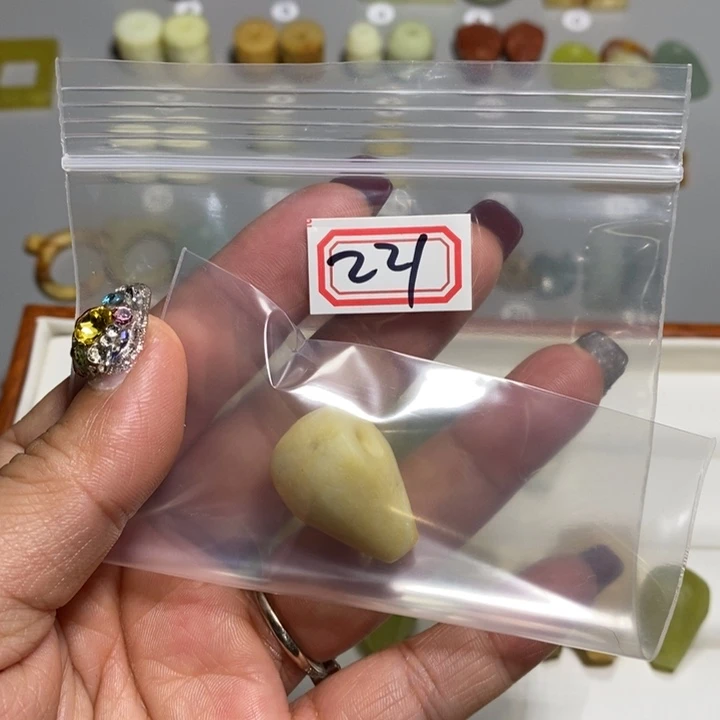 蛇纹石玉颈饰未镶嵌用****9