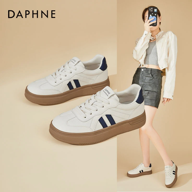 Daphne/达芙妮红色德训鞋女户外轻便旅游鞋时尚休闲运动鞋网红