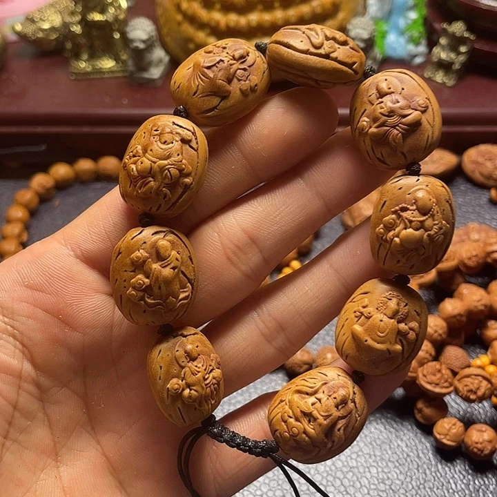 大桃核雕刻瑕疵无相佛