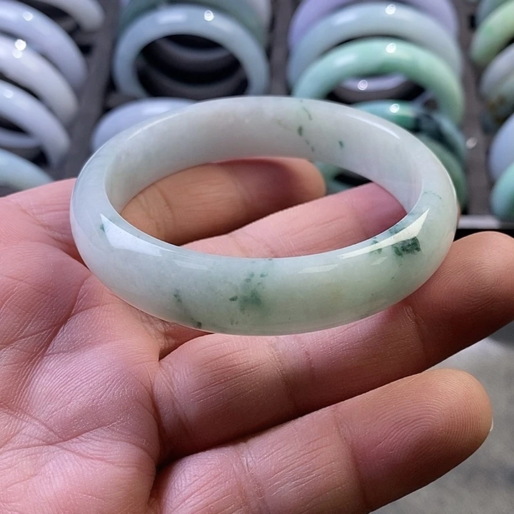 翡翠未镶嵌手镯6、正