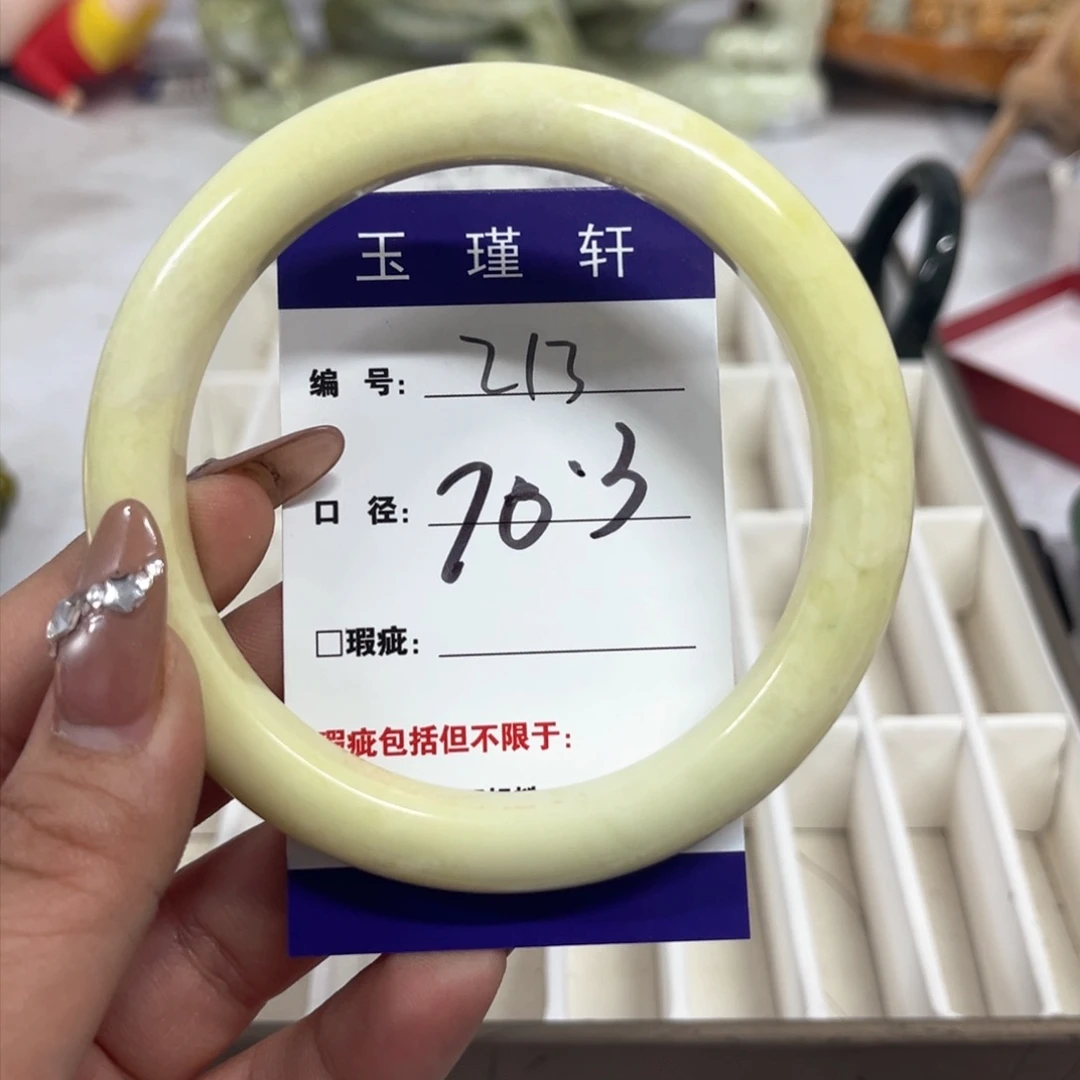 蛇纹石玉手镯未镶嵌