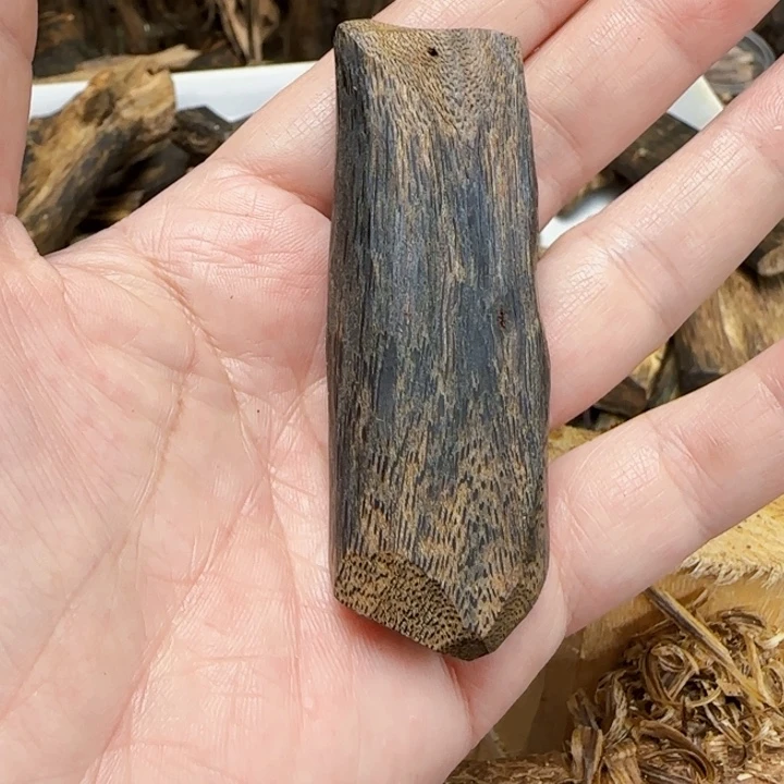 沉香沉香碎屑兰*墨莺歌绿棋楠沉香老料15.6克