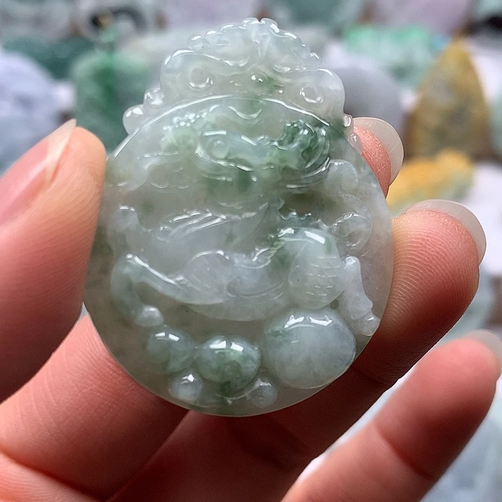 翡翠未镶嵌颈饰麒麟福利