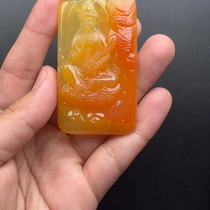 石英质玉（黄龙玉）未镶嵌颈饰