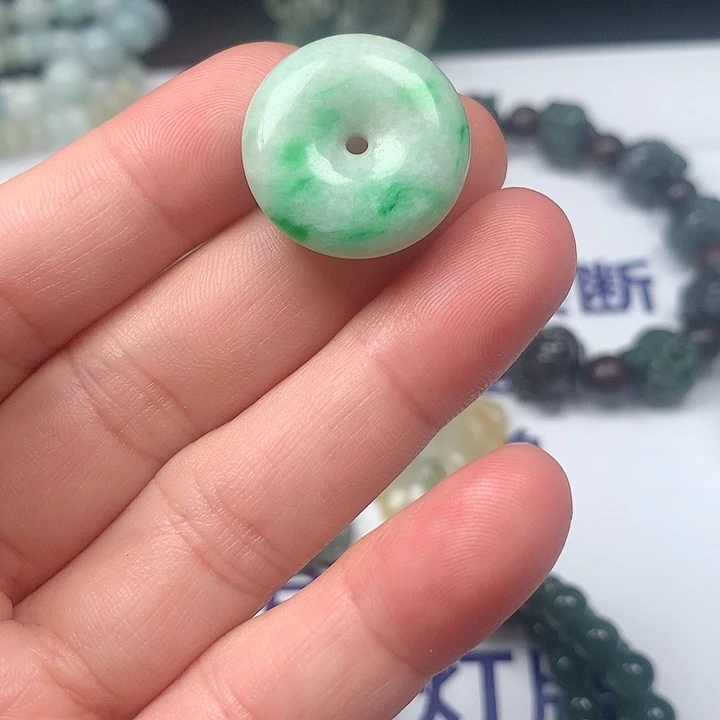 玉***人未镶嵌挂件翡翠扣子