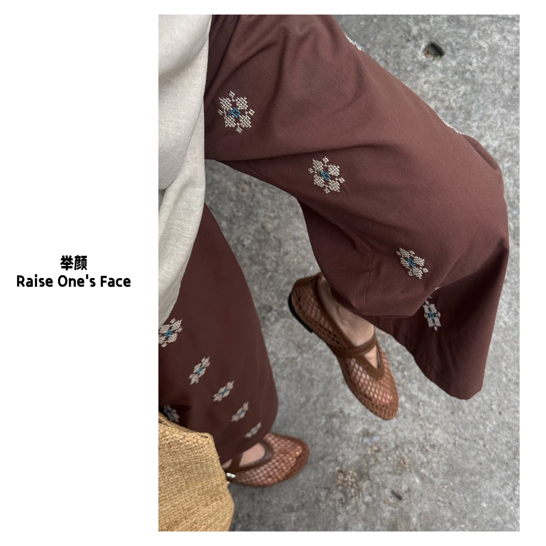 HUI - 【色彩美学】91171 刺绣奈良少女花朵微微喇棉布裤